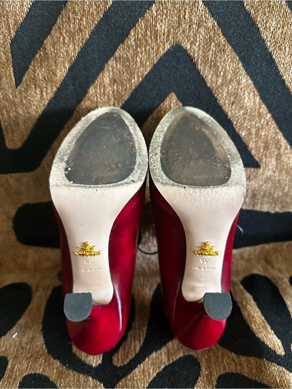 PRADA VINTAGE Burgundy Leather Oxford heels with Gold Logo - Picture 5 of 16